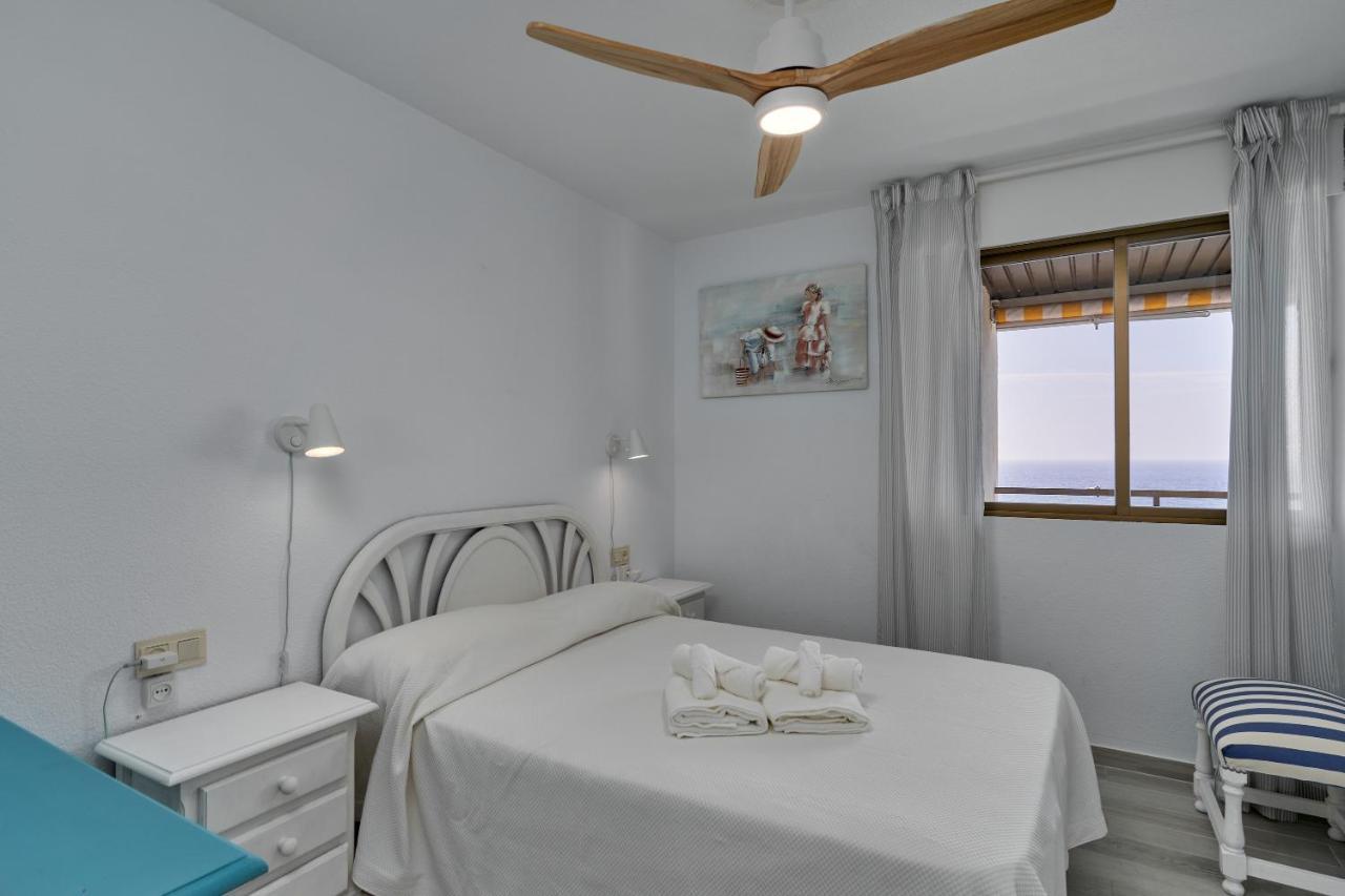 El Rompeolas Apartment *